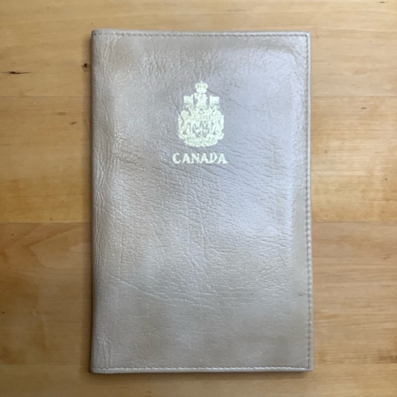BUXTON Oasis Genuine Leather Canadian Travel Passport Wallet - Picture 2 of 14
